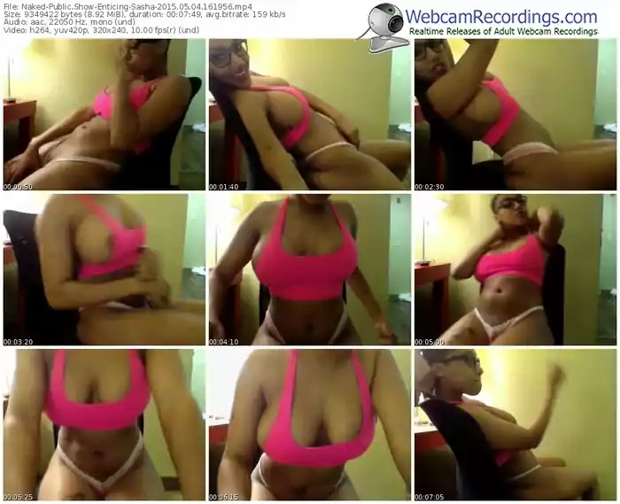 naked-enticing-sasha-public-show-05_04_2015-16_19_56