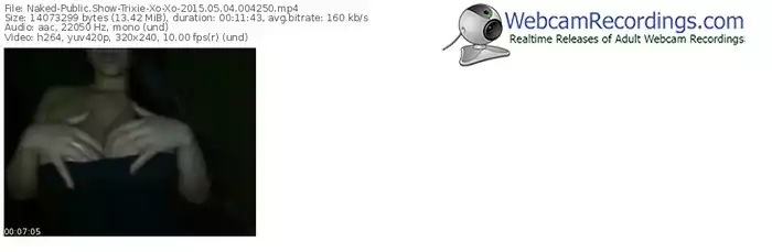 naked-trixie-xo-xo-public-show-05_04_2015-00_42_50