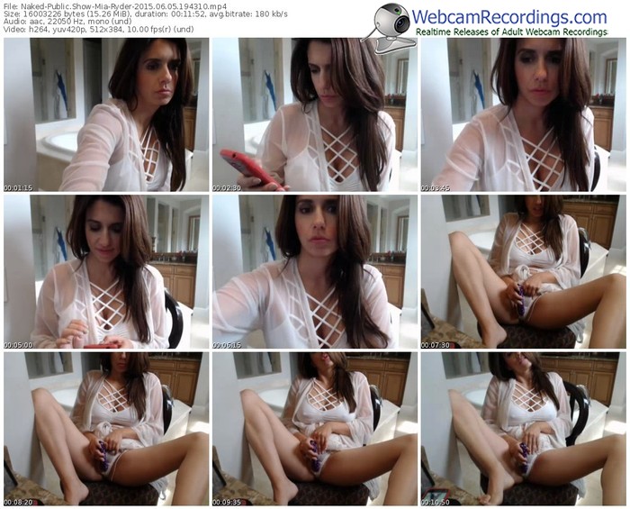 naked-mia-ryder-public-show-06_05_2015-19_43_10