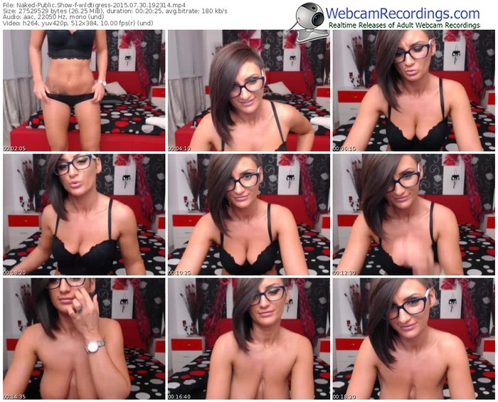 naked-wildtigress-public-show-07_30_2015-19_23_14