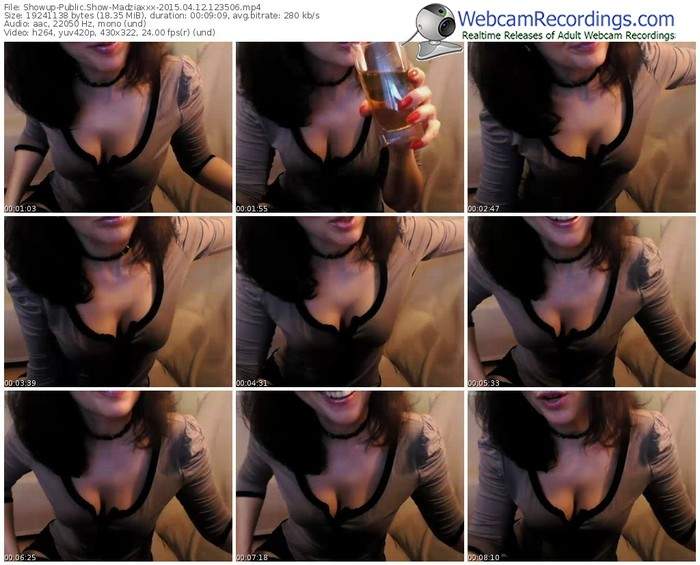 showup-madziaxxx-public-show-04_12_2015-12_35_06