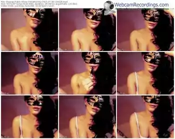 showup-nikamonika-public-show-07_28_2015-12_42_28