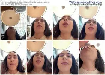 stripchat-holly_play-05-31-2025-12-26-44